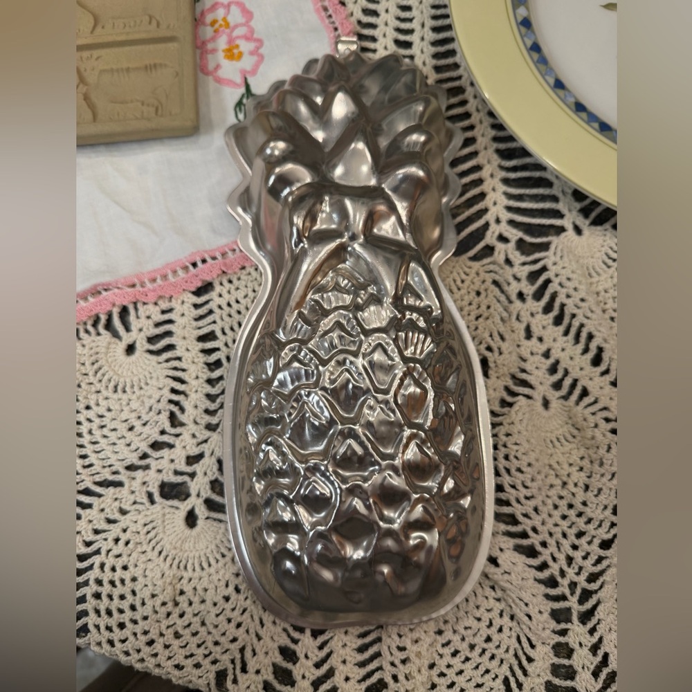 Retro Pineapple copper Mold - hangs